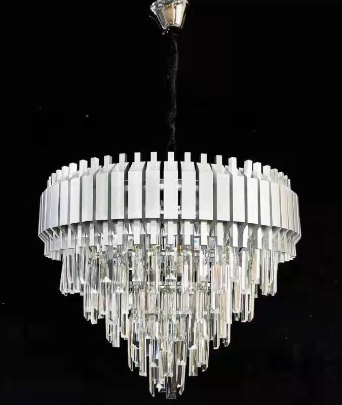 Candelabru cristal cu structura alba pe mai multe niveluri, diametru 500mm, soclu E14, design stratificat cu pandantive transparente