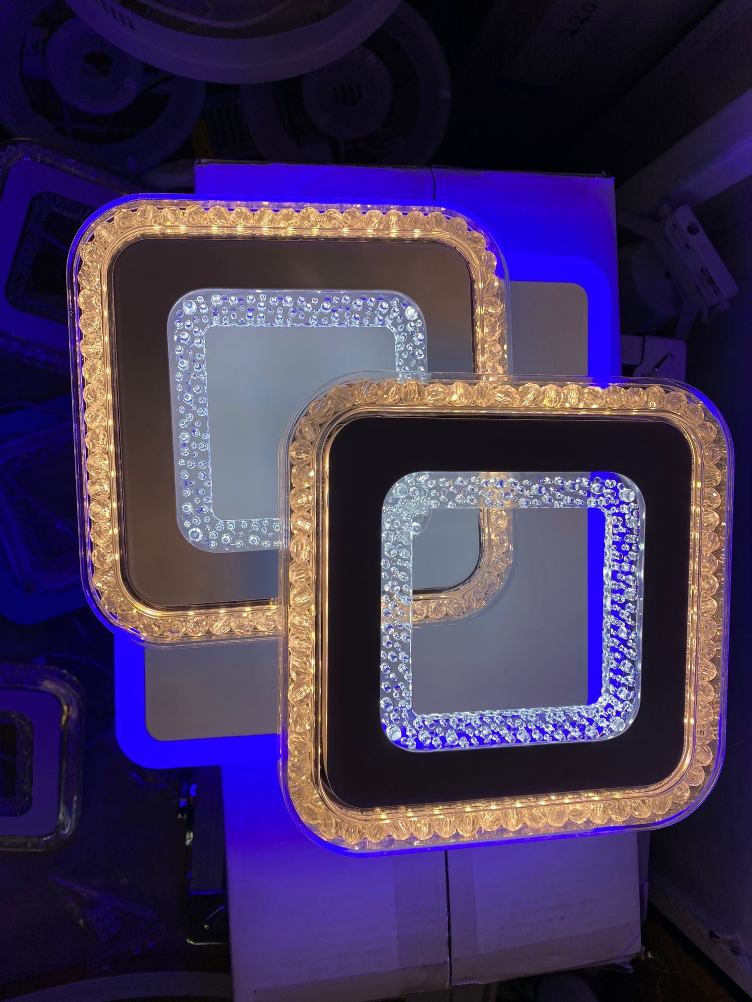 Plafoniera LED patrat cristal cu lumina calda si retroiluminare albastra, mod ambientala