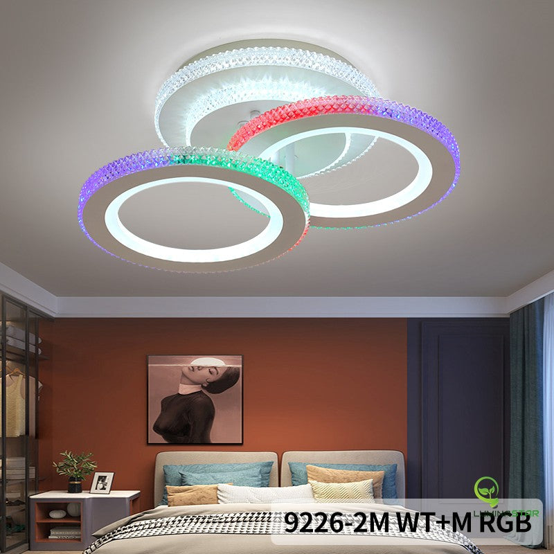Lustra LED RGB 72W montata pe tavan in dormitor, efecte multicolor pe inele acril