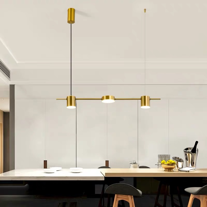 Lustra LED liniara auriu mat montata deasupra mesei de dining, lumina calda 3000K, 3 capete LED