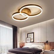 Lustra LED tavan 120W 3500lm, 2 cercuri suprapuse finisaj maro, montata in dormitor modern