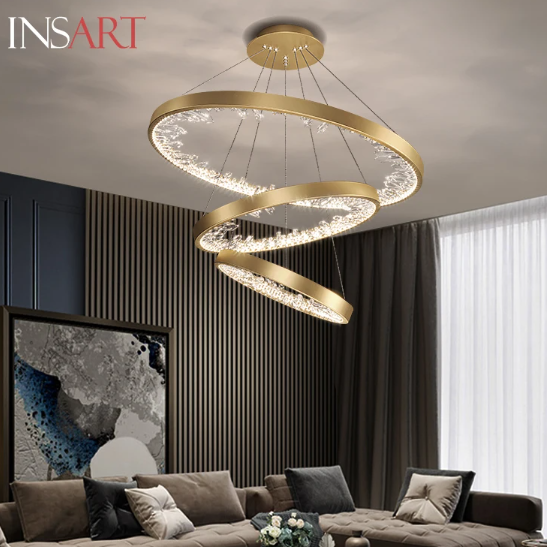 Lustra LED cu trei inele aurii si insertii acrilice, 226W 12000lm, suspendata in living modern