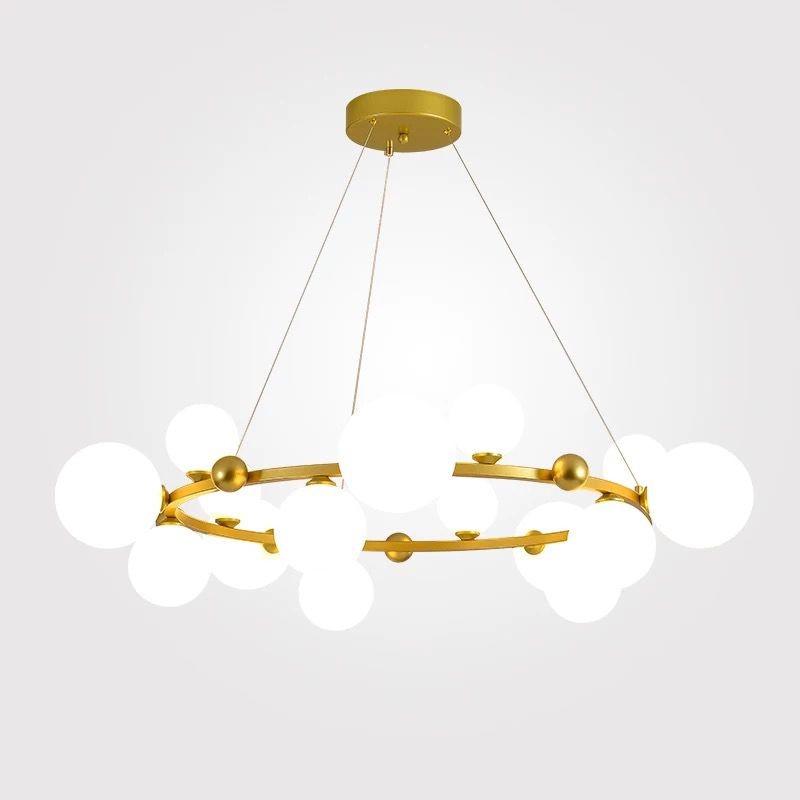 Lustra pendul circulara cu globuri opal G9 si structura metalica aurie, vedere izometrica pe fond alb