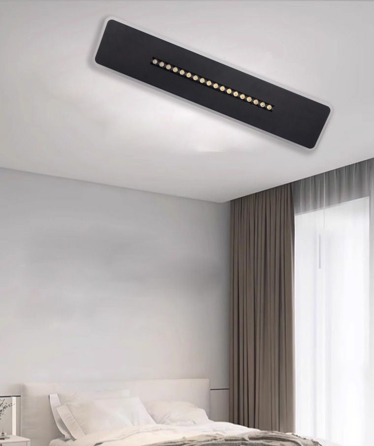 Plafoniera LED dreptunghi montata pe tavan in dormitor modern, aspect subtire si design minimalist
