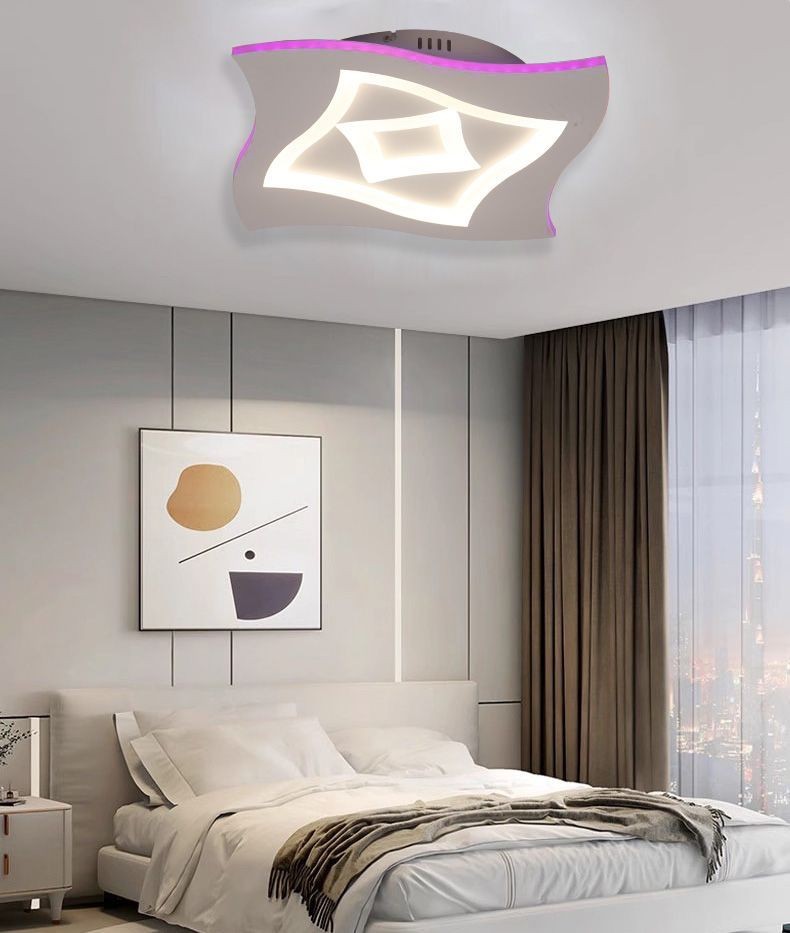 Plafoniera LED RGB 83W cu telecomanda WiFi, design geometric ondulat, iluminare ambientala color, montaj tavan dormitor