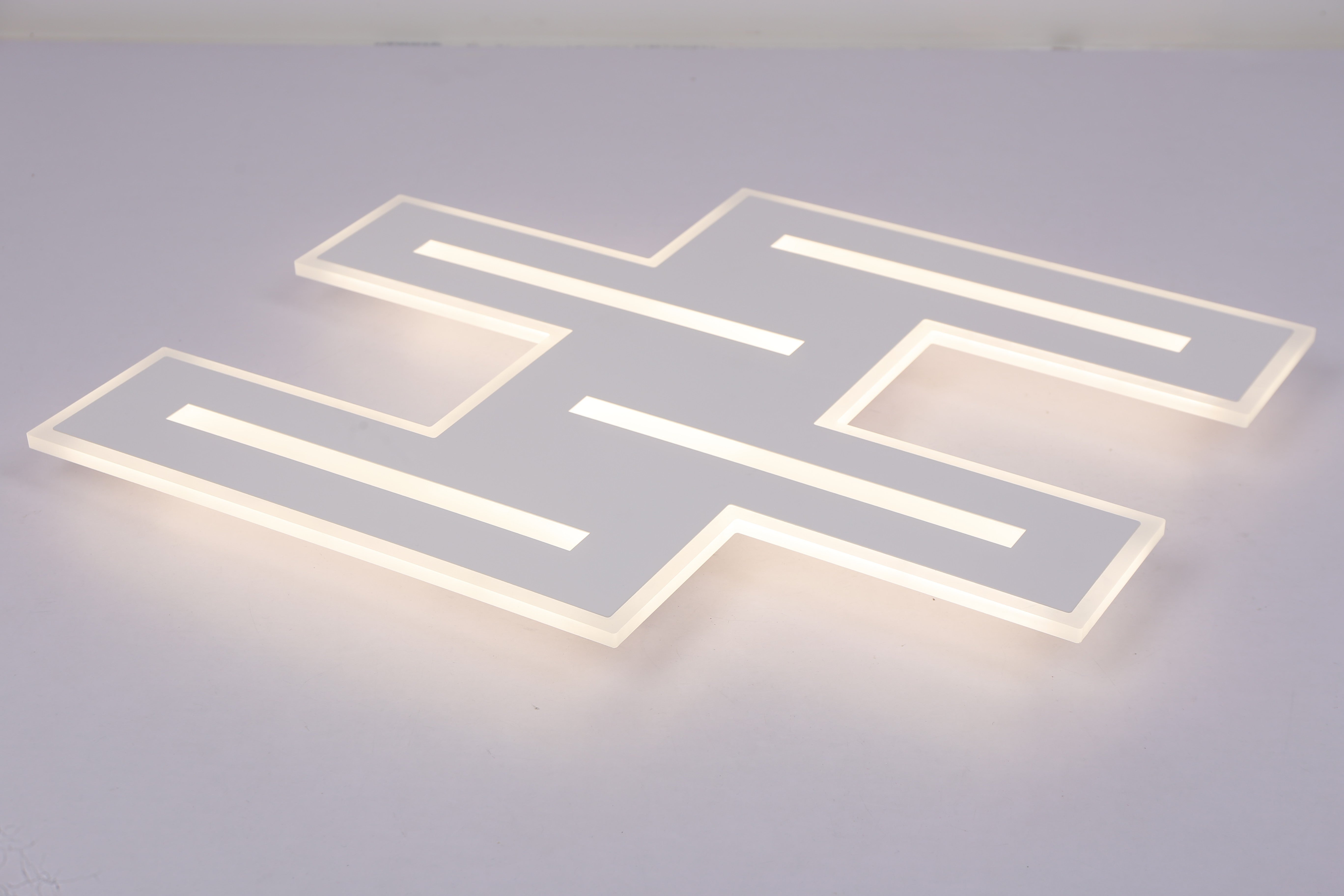 Plafoniera LED geometrica cu lumina neutra 4000K, intensitate medie, design rectangular asimetric