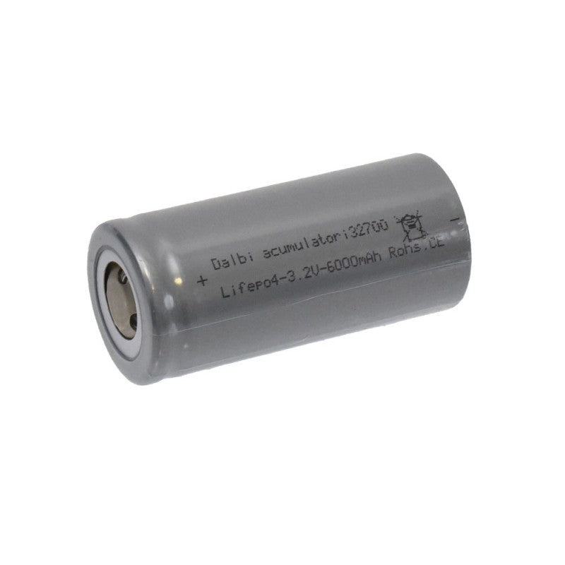 Acumulator LiFePO4 tip 32700, 3.2V, perspectiva usor inclinata cu polul pozitiv vizibil