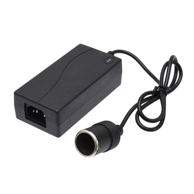 Alimentator 12V 5A mufa bricheta auto, conector IEC si cablu de iesire in prim-plan