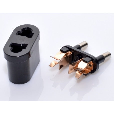 Adaptor priza EU-US demontat, contacte interioare din cupru vizibile