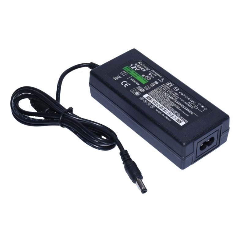 Alimentator DC 12V cu eticheta tehnica vizibila si conector DC barrel
