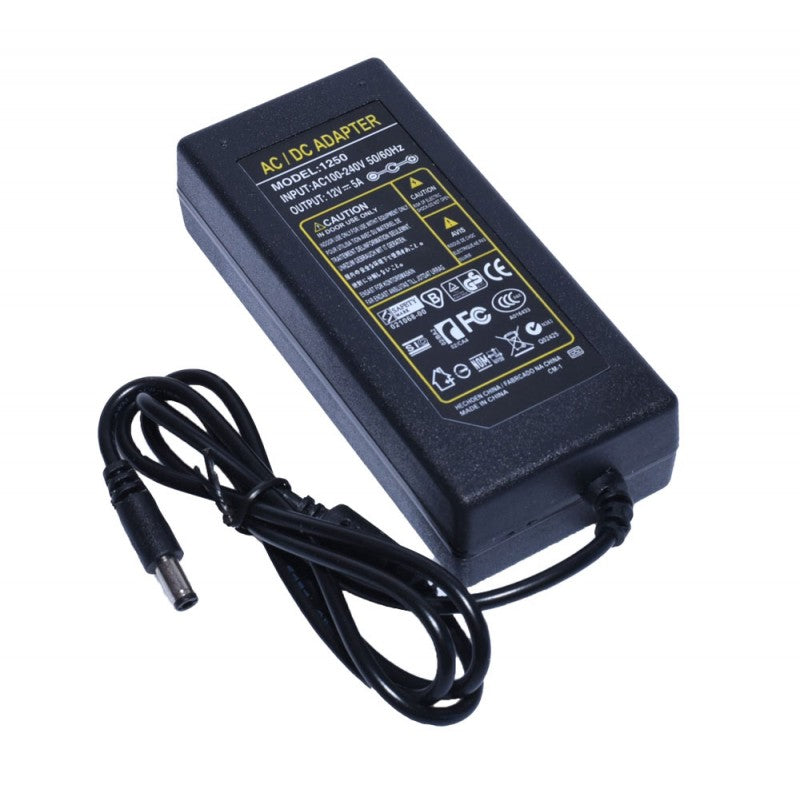 Alimentator AC/DC 12V 5A cu eticheta tehnica vizibila, intrare 100-240V 50/60Hz