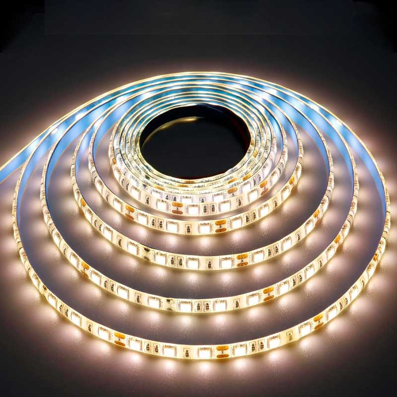 Banda LED SMD5050 aprinsa, lumina alb-calda uniforma pe intreaga lungime a rolei