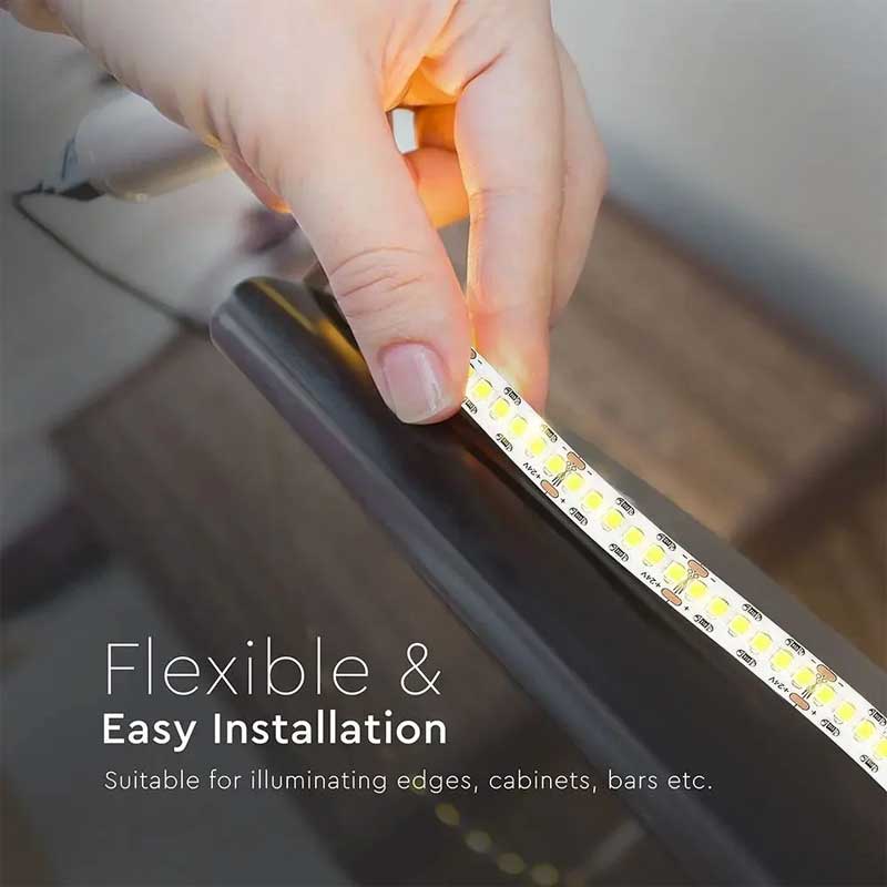 Banda LED flexibila 240 LED/m aplicata adeziv sub un raft, instalare usoara fara scule
