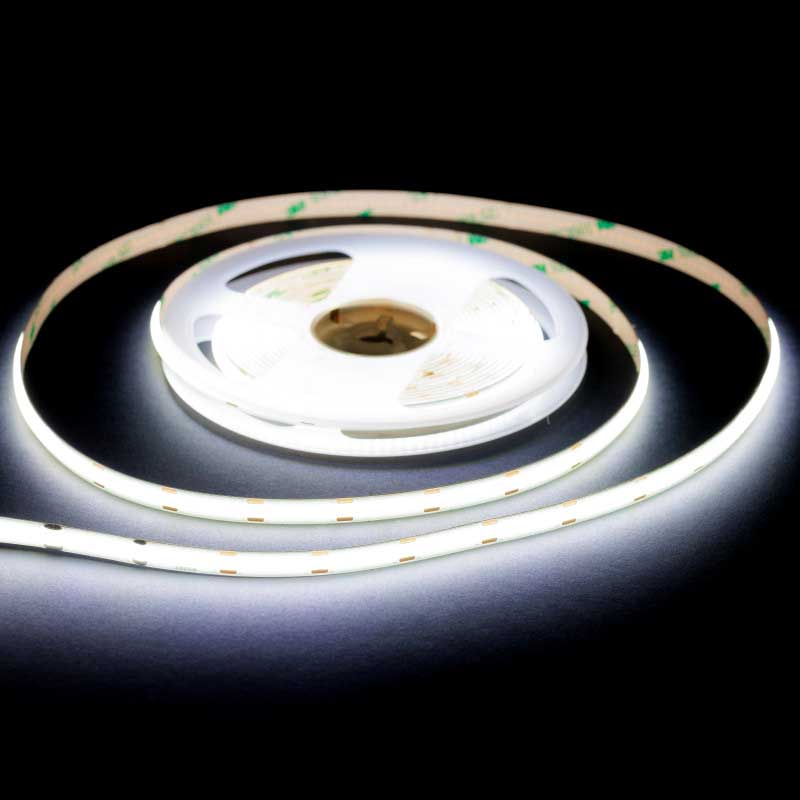 Banda LED COB aprinsa, lumina alb-rece intensa si uniforma, fara granulatie