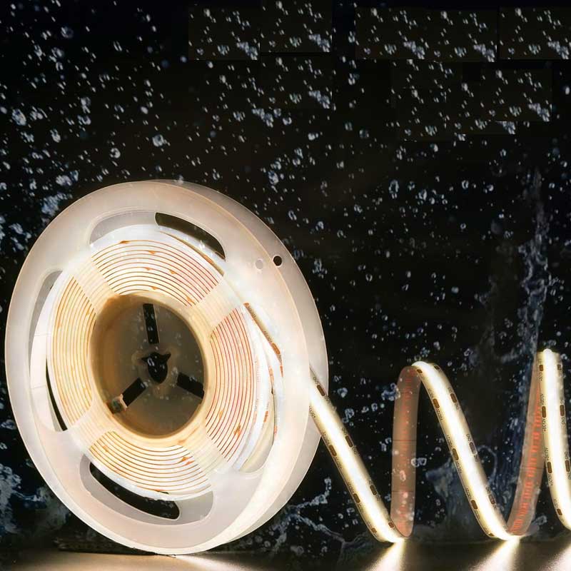 Banda LED COB waterproof IP65 aprinsa in mediu umed, rezistenta la stropire