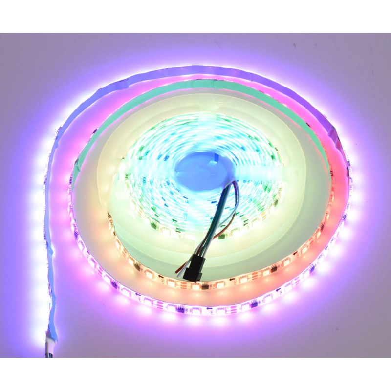 Rola banda LED RGB cu efect dream color roz-mov-albastru aprins
