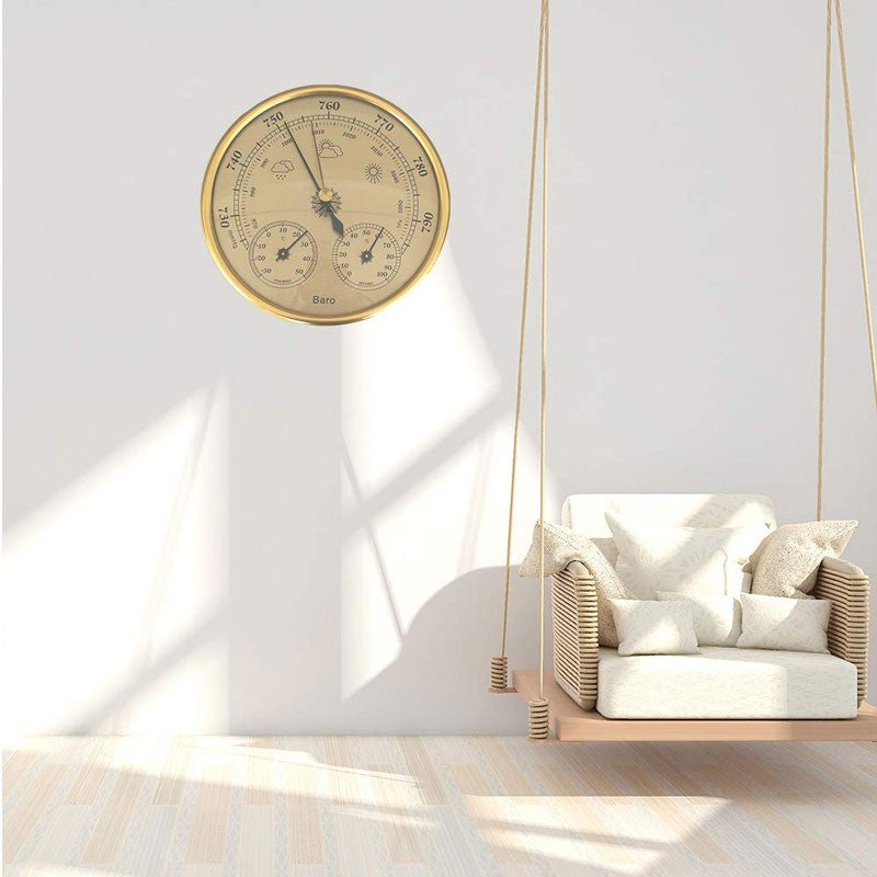 Barometru cu termometru si higrometru montat pe perete, carcasa metalica aurie, design elegant interior