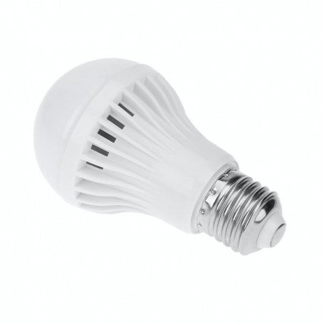 Bec LED E27 in unghi oblic, design compact cu soclu metalic E27