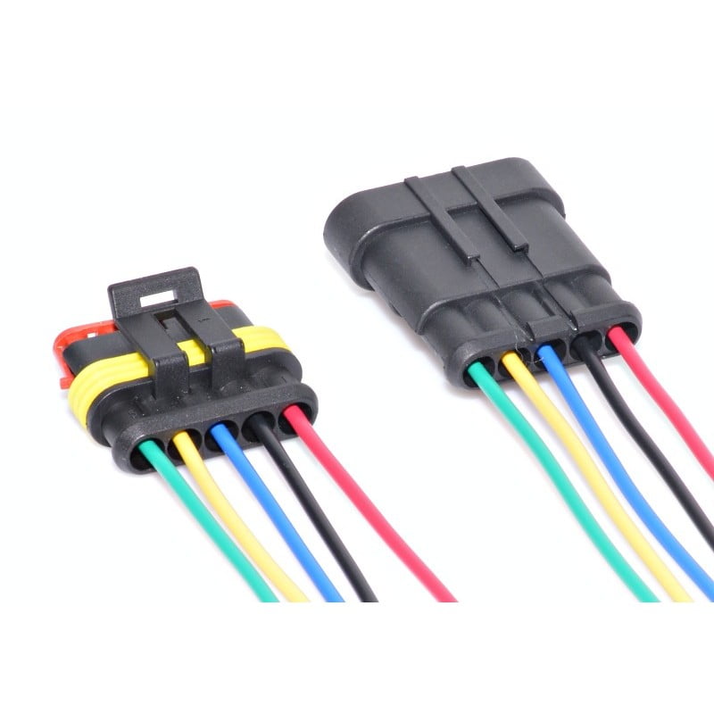 Conector electric auto 5 fire, vedere din spate cu firele colorate vizibile