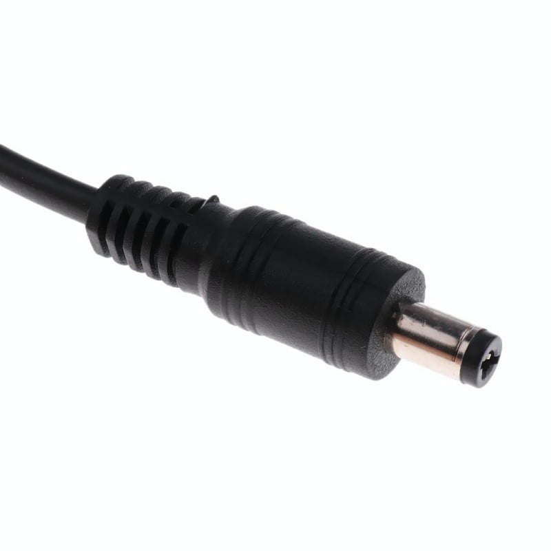 Cablu DC 2,1x5,5mm - detaliu conector tata cu pin metalic auriu vizibil