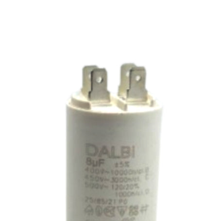 Condensator motor 8uF 450V, detaliu terminale faston si inscriptii tehnice pe corp cilindric alb