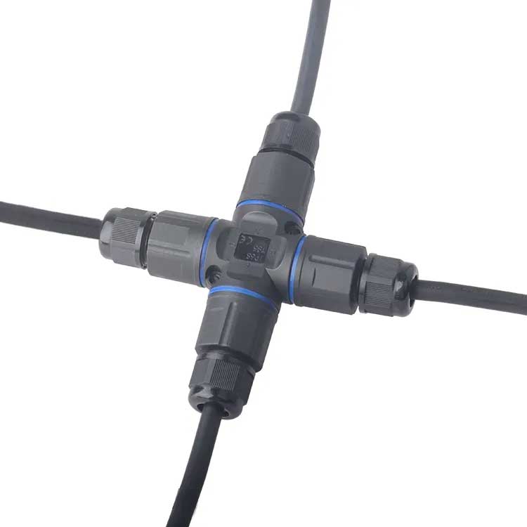 Conector impermeabil in cruce cu 4 cabluri montate, etansare completa