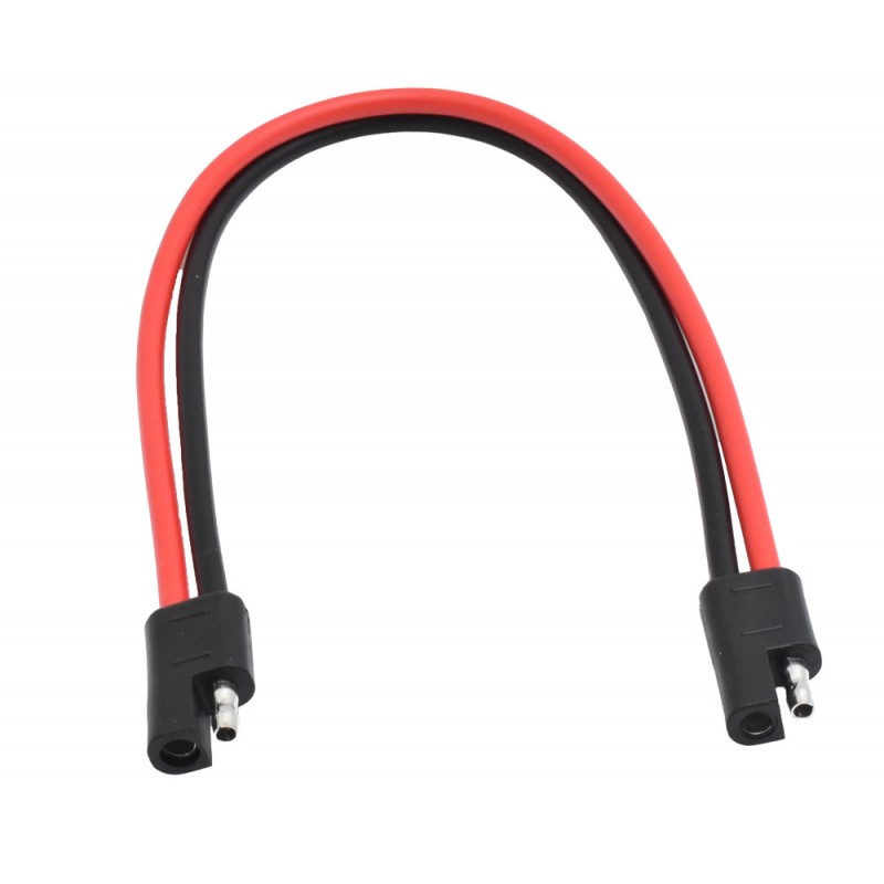 Cablu conector SAE solar cu mufe detasabile, vedere de aproape pe conectori si cabluri bicolore