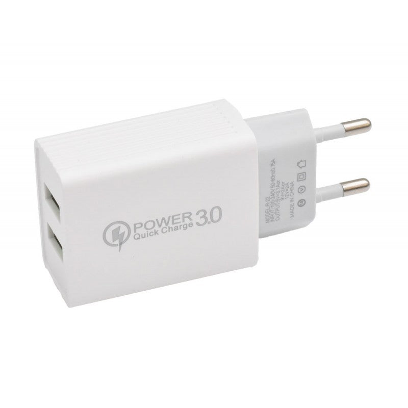 Incarcator retea USB Quick Charge 3.0 vazut din lateral, cu eticheta tehnica vizibila