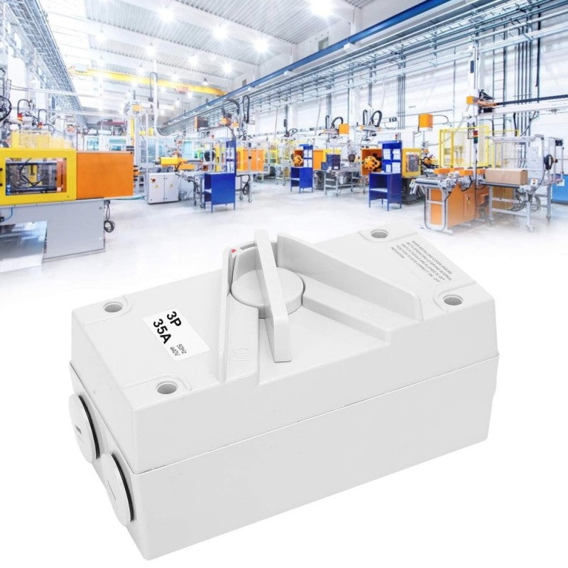 Intrerupator izolator 3P 35A montat in mediu industrial, vedere laterala cu maner de actionare