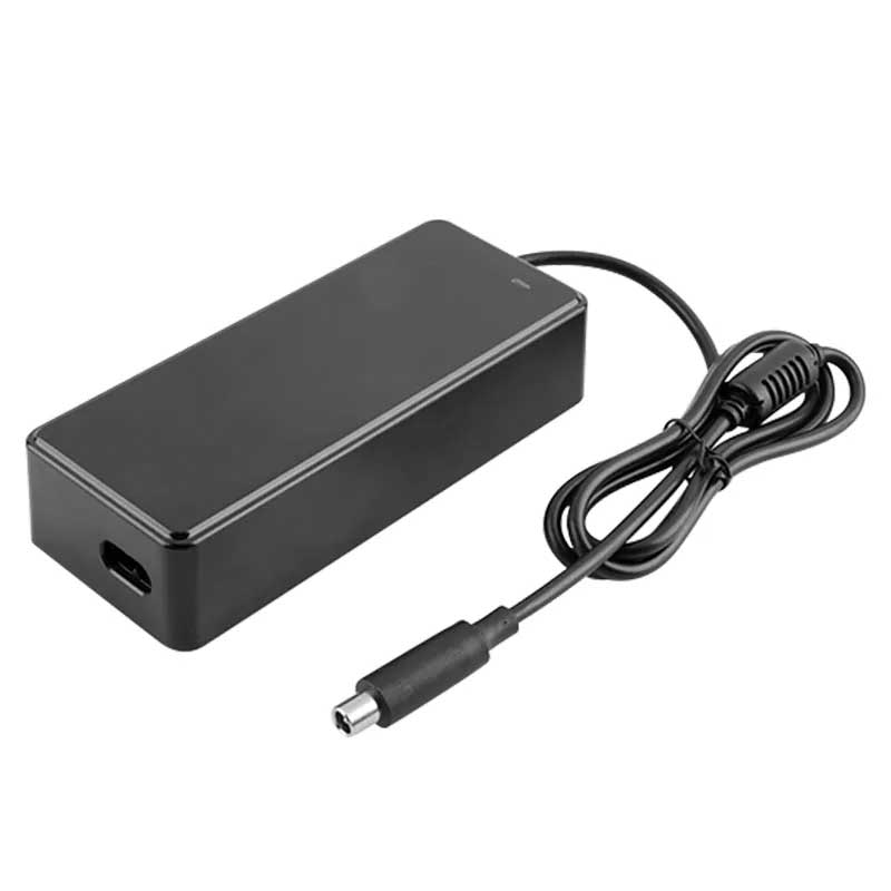 Incarcator Li-ion 67,2V 2A pentru trotineta electrica, design compact negru cu mufa DC
