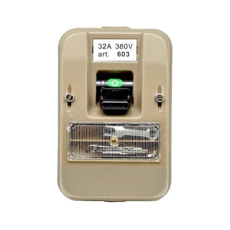 Intrerupator trifazic 32A 380V cu siguranta integrata, montaj fix pe tablou electric