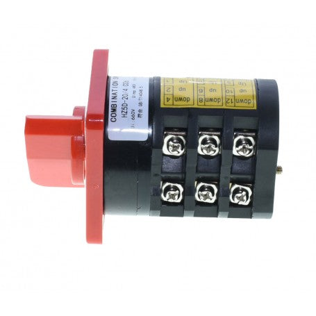 Comutator rotativ industrial 660V, detaliu borne cu surub si placi de contact pe 3 niveluri