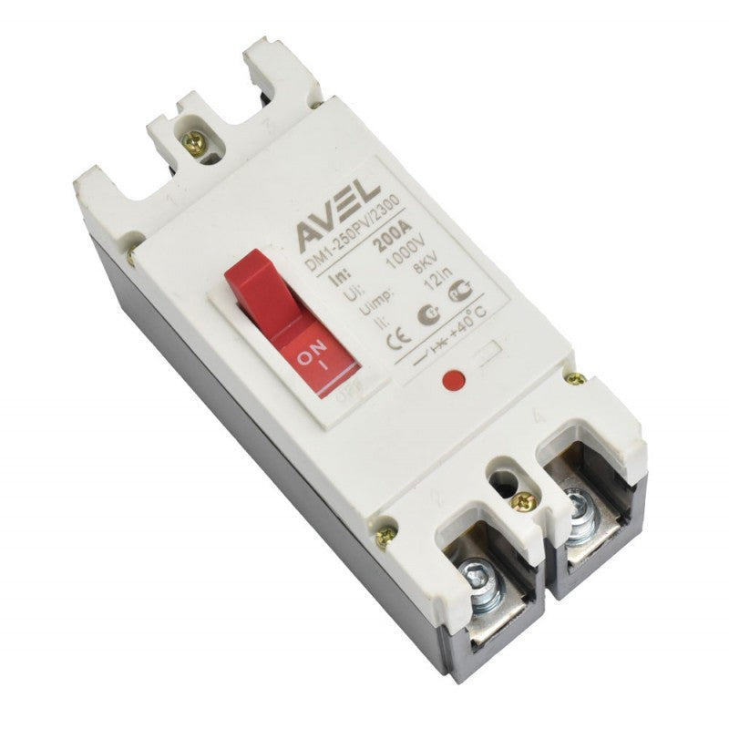 Intrerupator MCCB 2P 200A, 1000V DC, vedere din unghi cu borne de conexiune inferioare vizibile