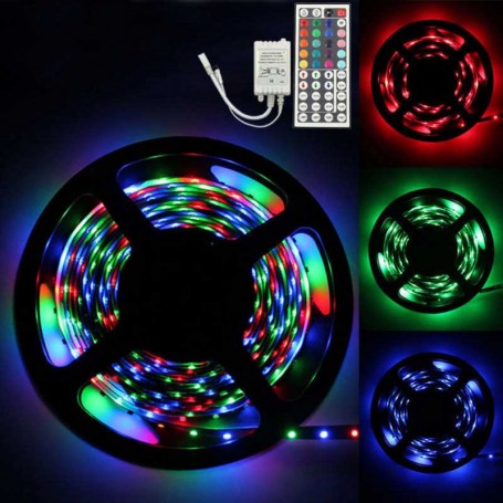 Banda LED RGB 5050 cu controler IR si telecomanda 44 taste, detaliu iluminat multicolor pe rulou