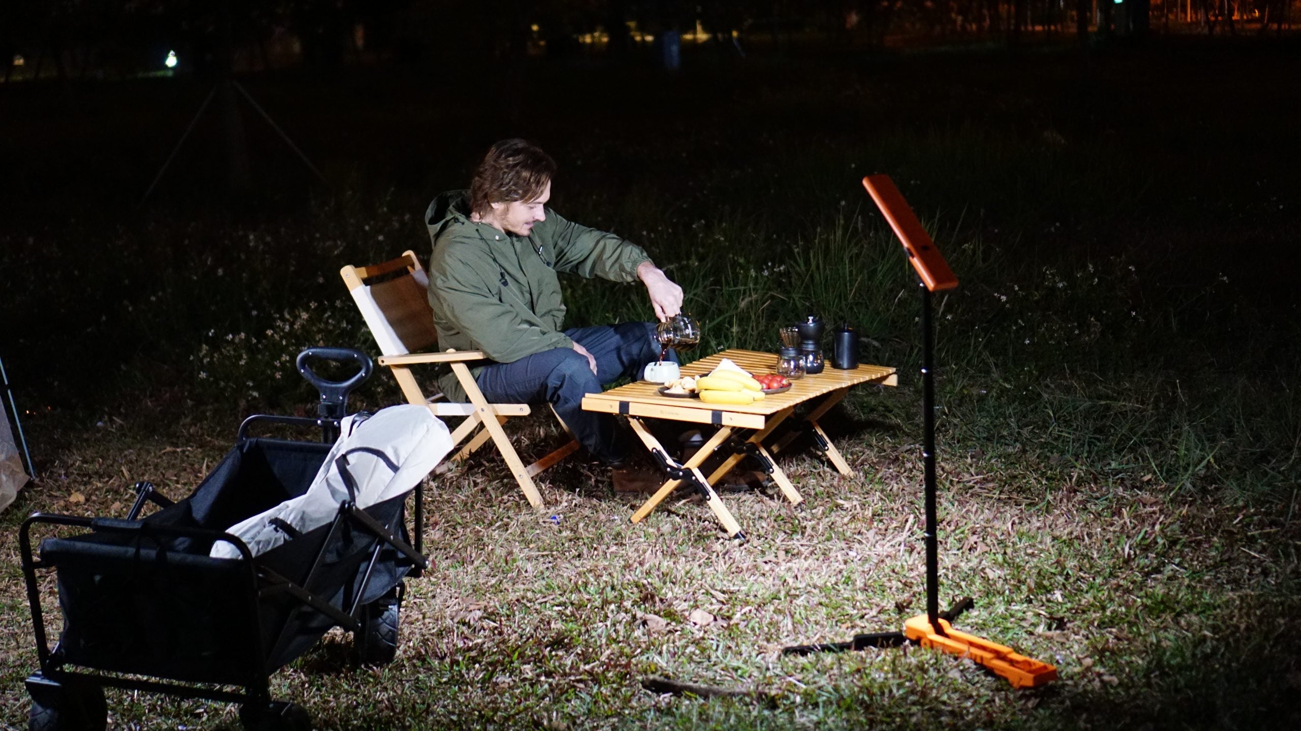 Lampa de lucru LED pe trepied la camping, lumina ambientala reglabila pentru spatii deschise