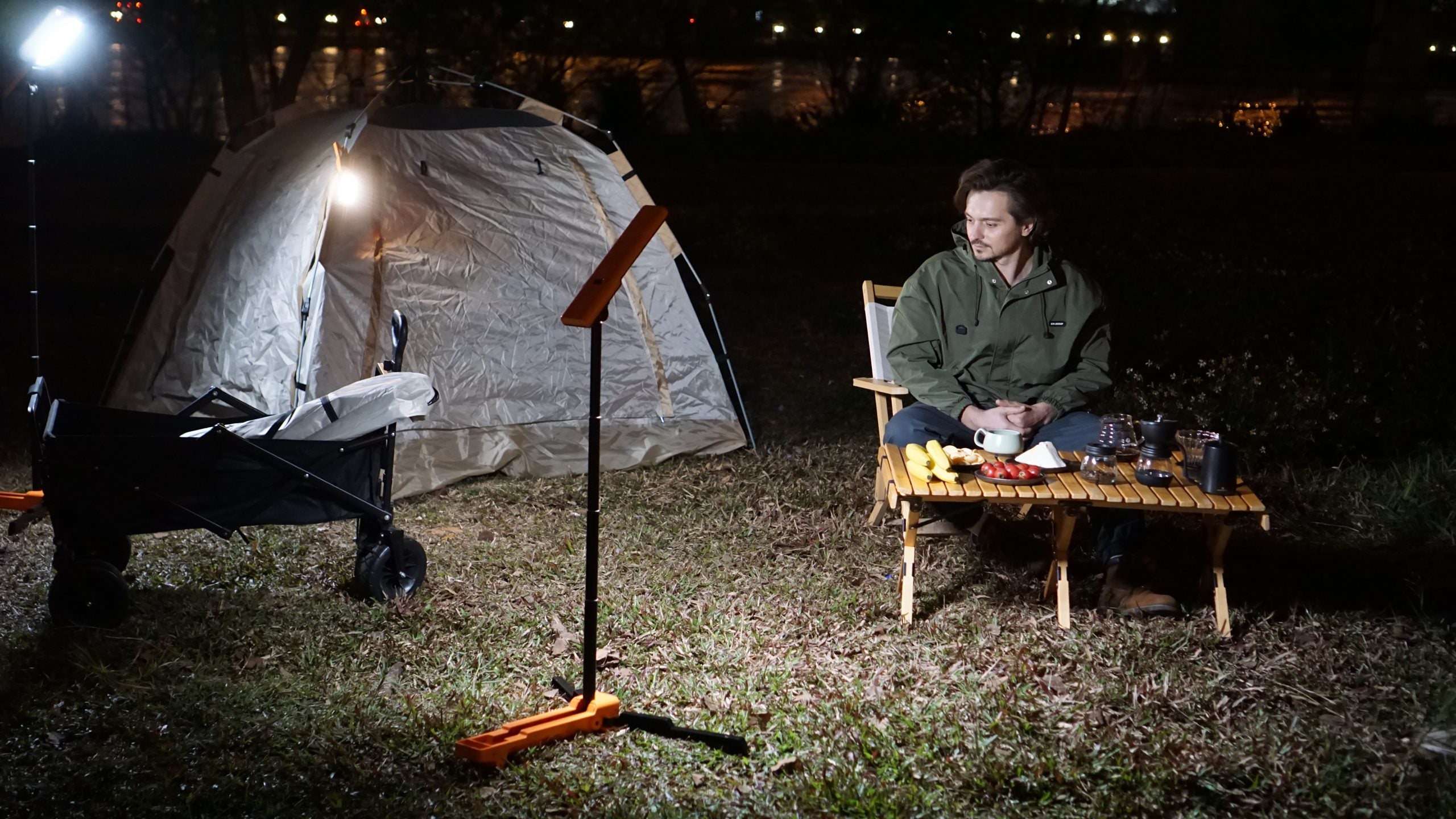 Lampa de lucru LED pe trepied folosita la camping noaptea, autonomie extinsa 5200mAh