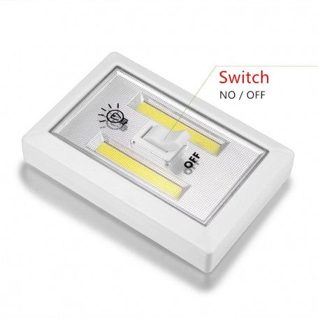Lampa LED COB portabila cu switch NO/OFF vizibil, vedere in perspectiva, alimentata cu baterii AAA