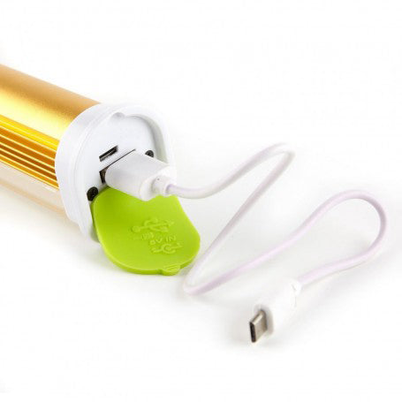 Port micro-USB si cablu de incarcare inclus al lanternei reincarcabile cu acumulator integrat