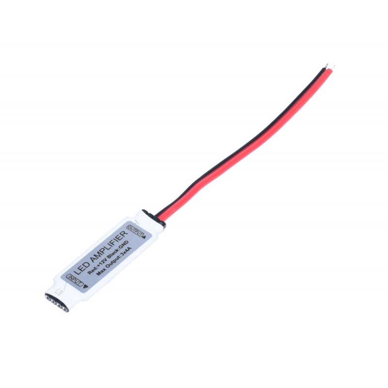 Amplificator mini banda LED RGB cu conectori de intrare si iesire vizibili, format compact