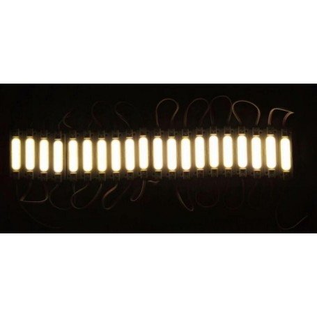 Modul LED SMD 5730 COB alb cald 2W IP65, sir de module aprinse cu lumina uniforma calda pe fond negru