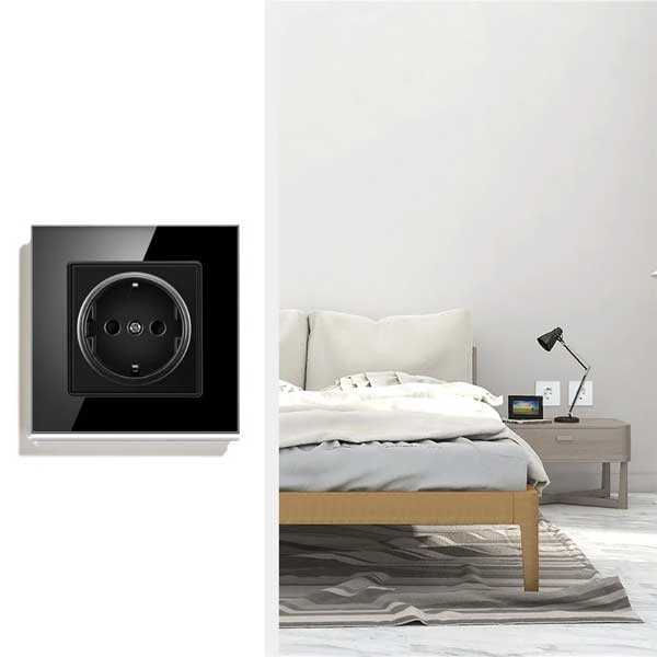 Priza cu rama sticla neagra montata pe perete in dormitor modern, aspect minimalist