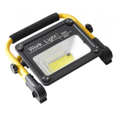 Proiector de lucru solar 50W IP67 cu chip COB, pozitionat orizontal pe suport reglabil