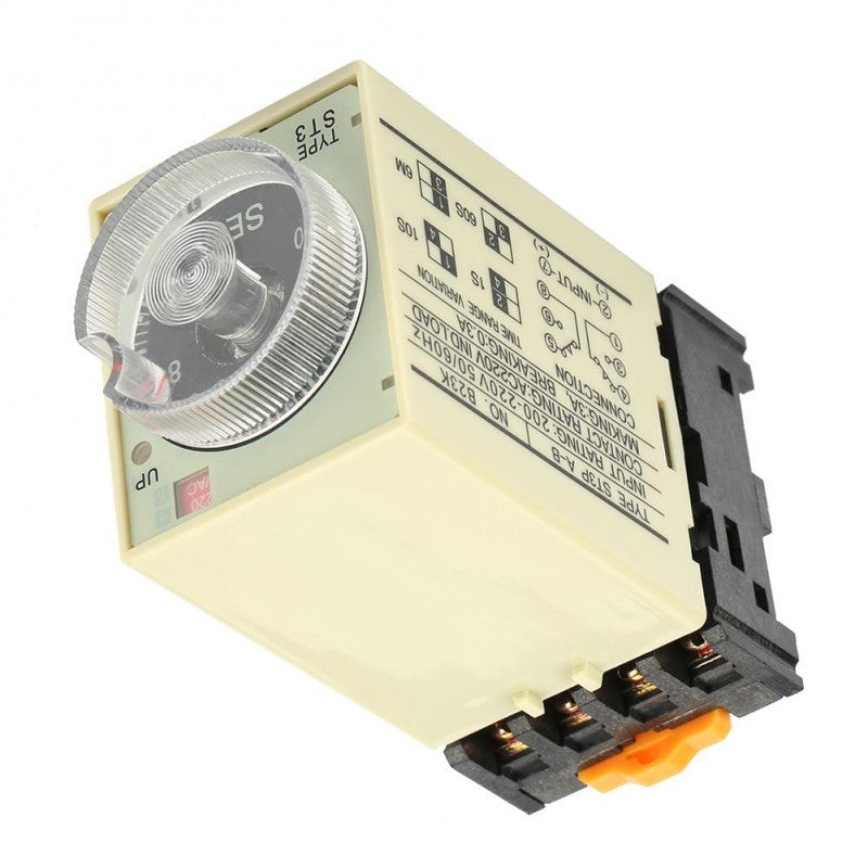 Releu de timp cu soclu DIN inclus, alimentare 220V AC, specificatii tehnice vizibile pe carcasa