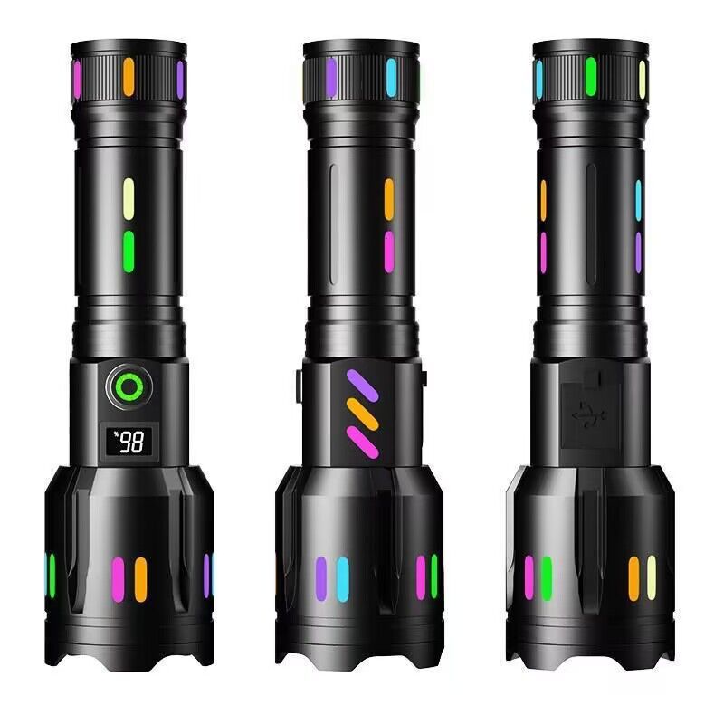 Lanterna LED reincarcabila USB-C vazuta din trei unghiuri diferite, cu benzi fluorescente si display baterie