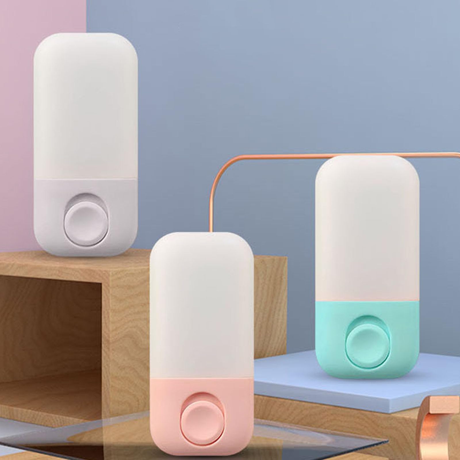 Lampa de veghe LED disponibila in trei culori pastelate: alb, roz si bleu-mint