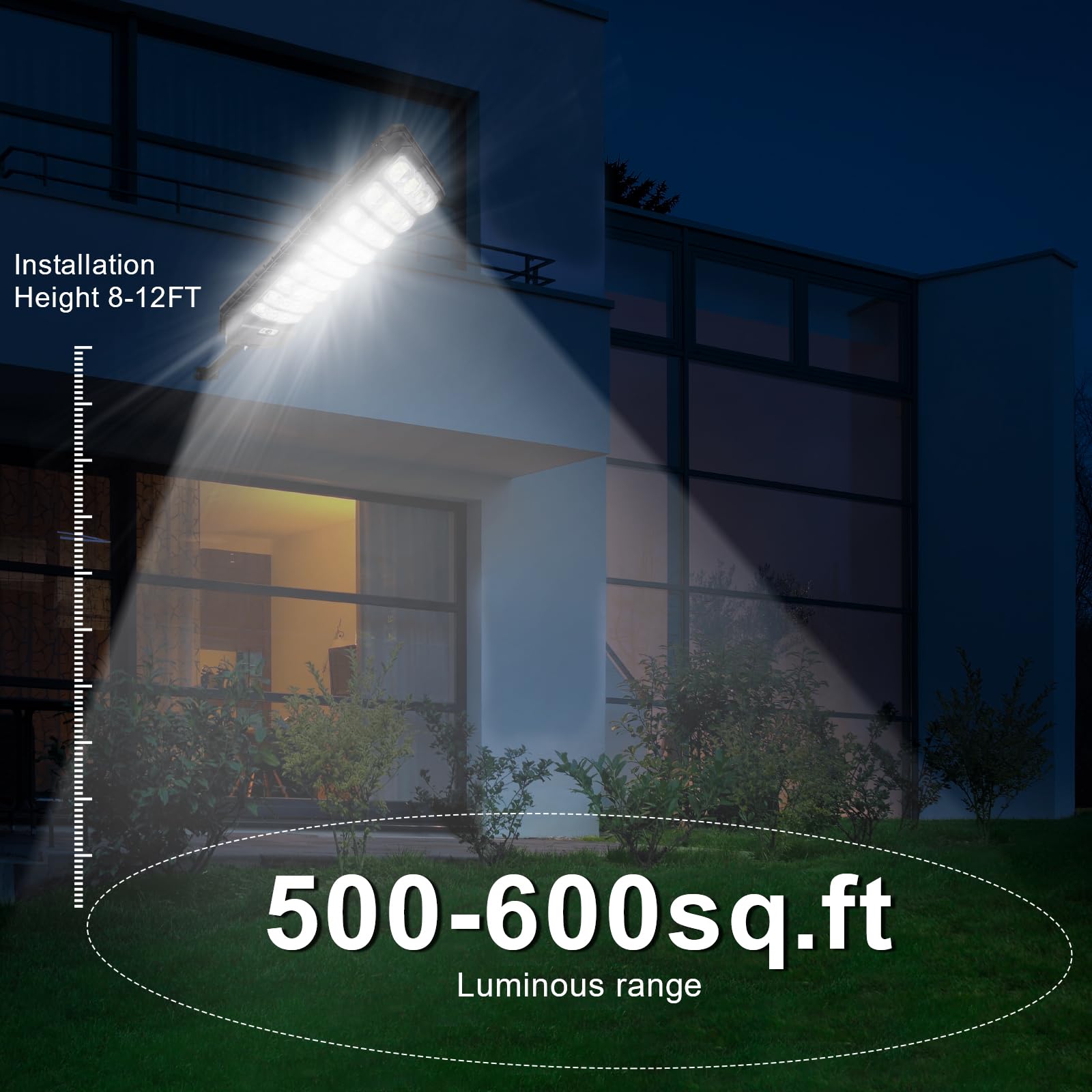 Lampa solara stradala iluminand fatada unei cladiri noaptea, raza luminoasa acoperind 46-56 metri patrati
