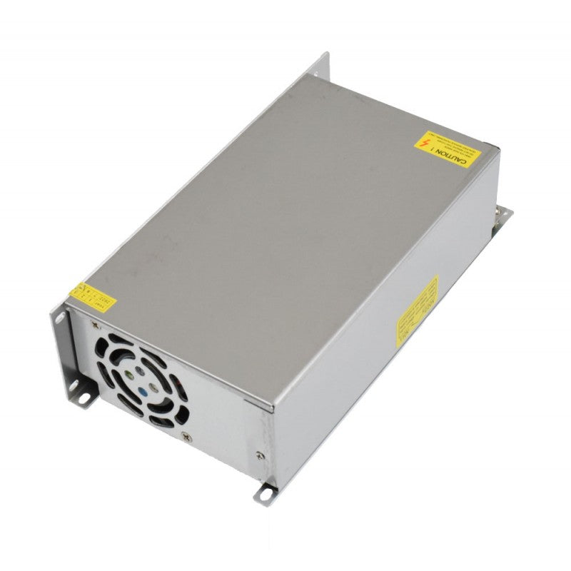 Sursa alimentare slim 720W cu ventilator de racire integrat, vedere spate carcasa metalica