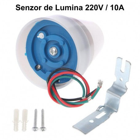 Senzor de lumina crepuscular 220V 10A, vedere spate cu baza albastra si kit complet de montaj