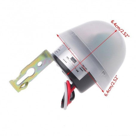 Senzor de lumina crepuscular 12V cu dimensiuni indicate: 6,4 x 6,4 cm, suport metalic inclus