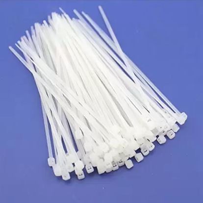 Coliere plastic albe 350mm, set 100 bucati aranjate in gramada